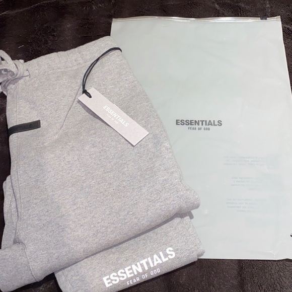 SOLD L2 NWT UNISEX Fear of God Essentials joggers pants Dark Heather Oatmeal - Picture 2 of 5